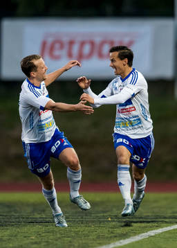 s Patrik Pettersson (h) jublar efter sitt 1-1 mål under fotbollsmatchen i division 1 norra mellan IFK Luleå och Piteå IF den 29 augusti 2016 i Luleå.