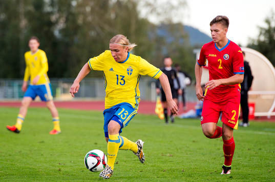 Sveriges Edvin Dahlqvist rycker ifrån Rumäniens Denis Harut