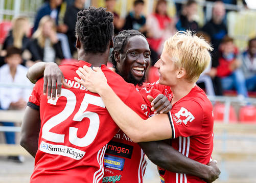 s Ibrahim Kallay (m) jublar tillsammans med Tetteh Komey (v) och Henrik Millbert (h) efter sitt 2-0 mål under fotbollsmatchen i division 1 norra mellan Piteå och Forward den 4 september 2016 i Piteå.