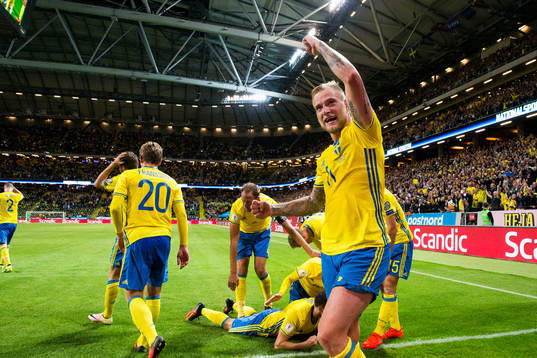 Sveriges John Guidetti  jublar