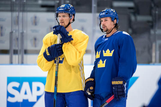 Sveriges Henrik Sedin och Erik Karlsson