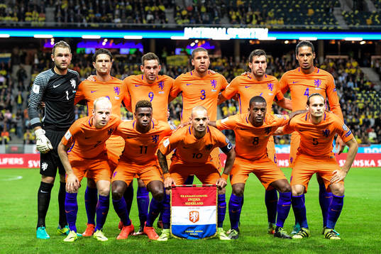 Hollands startelva ställer upp för en lagbild, övre