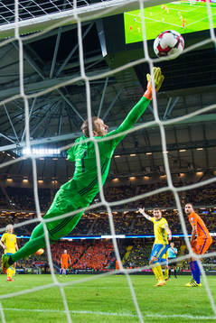 Det mål som dömdes bort från Hollands Bas Dost går in