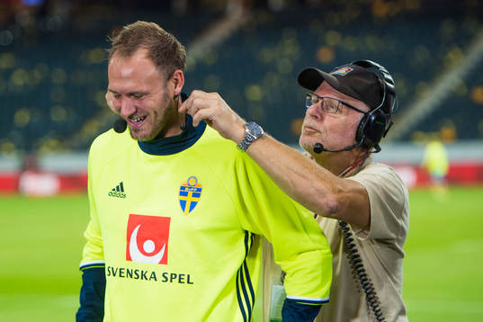 Sveriges Andreas Granqvist får mikrofon för att bli intervjuad