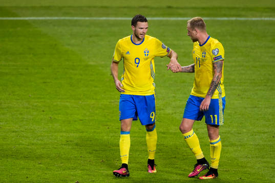 Sveriges Marcus Berg och John Guidetti jublar