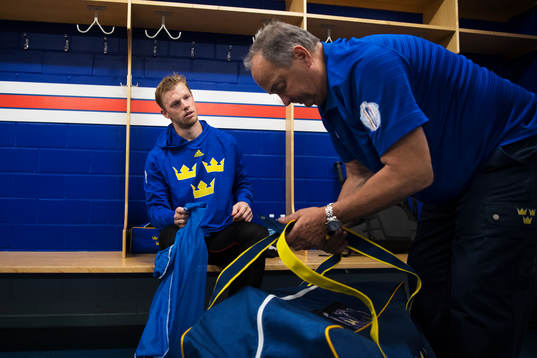 Sveriges Carl Söderberg och materialansvarige Anders