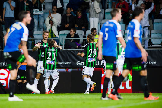 GAIS Johan Lundgren och Danny Ervik jublar med målskytten