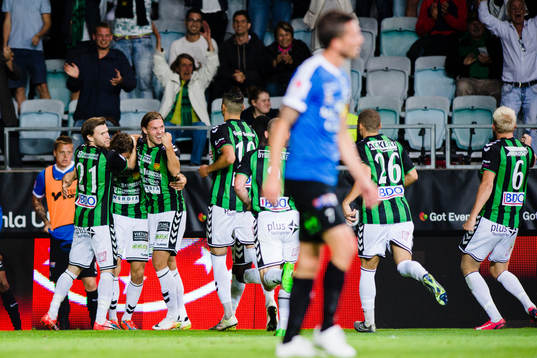 GAIS Johan Lundgren och Danny Ervik jublar med målskytten