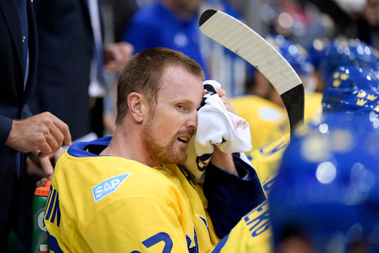 Sveriges Daniel Sedin har ont