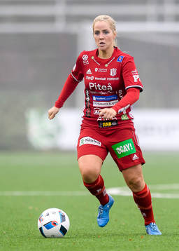 Piteås Irma Helin med bollen