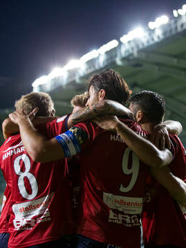 Örgrytes George Mourad jublar ihop med lagkamrater