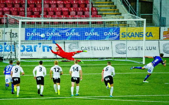 Sundsvalls Lars Christian Krogh Gerson gör 3-3 på straff