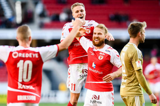 Kalmars Henri Anier jublar