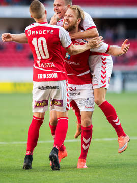 Kalmars Henri Anier jublar