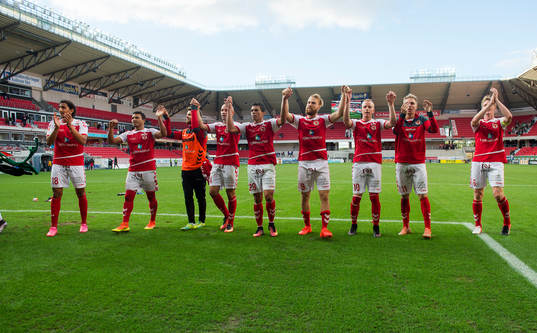 Kalmars Henri Anier  jublar