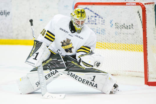s målvakt Robin Rahm med en räddning