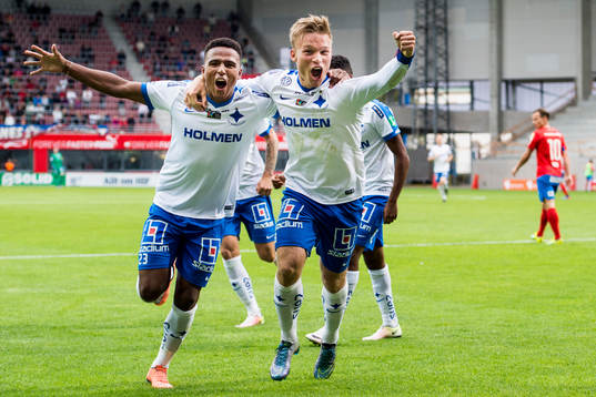 Norrköpings Niclas Eliasson (tv) jublar med Nicklas Bärkroth (th) efter sitt 0-2 mål