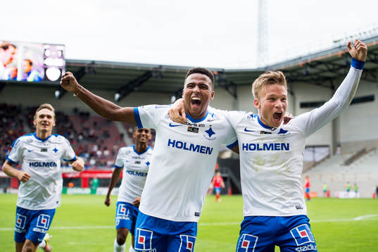 Norrköpings Niclas Eliasson (tv) jublar med Nicklas Bärkroth (th) efter sitt 0-2 mål