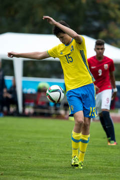 Sveriges Helmer Andersson i fotbollsmatchen mellan Sverige och Norge P15 den 20 september 2016 i Leksand.