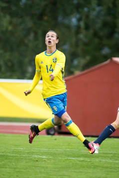 Sveriges Alex Timossi Andersson  i fotbollsmatchen mellan