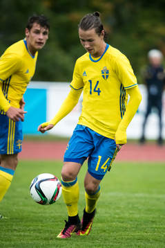 Sveriges Alex Timossi Andersson  i fotbollsmatchen mellan