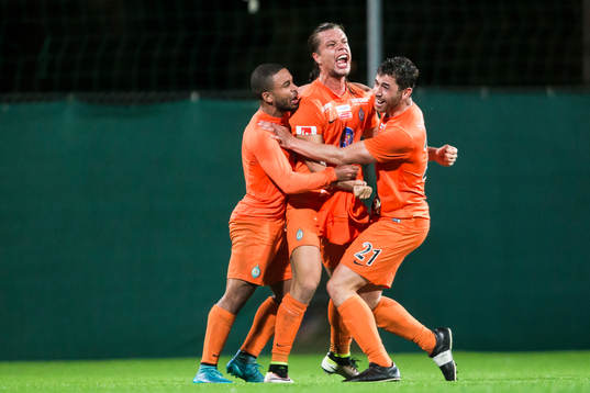 Athletics Erik Figueroa (m) jublar med Carlos Gaete Moggia