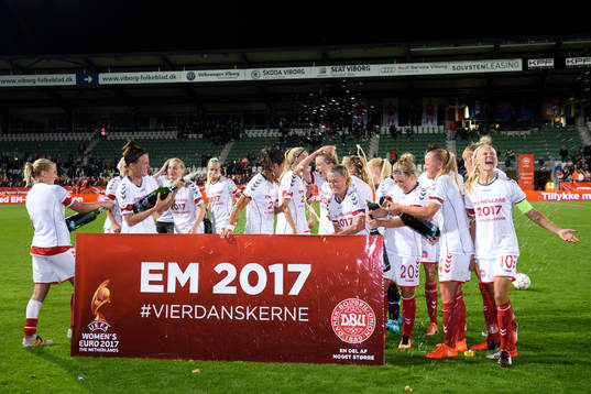 De danska spelarna jublar