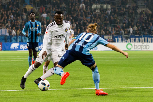 s Chinedu Ogbuke Obasi och Djurgårdens Daniel Berntsen