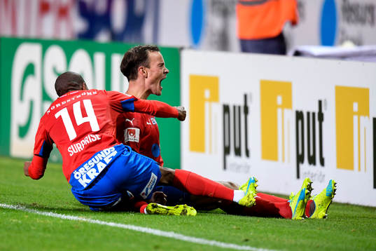 Helsingborgs Amethyst Surprise Bradley Ralani och Anton Wede jublar efter 2-1 av Wede