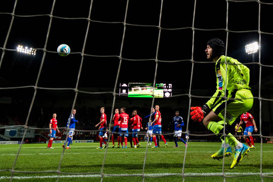 Sundsvalls Lars Christian Krogh Gerson gör 0-1 på