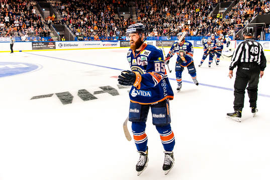 Växjös Liam Reddox jublar