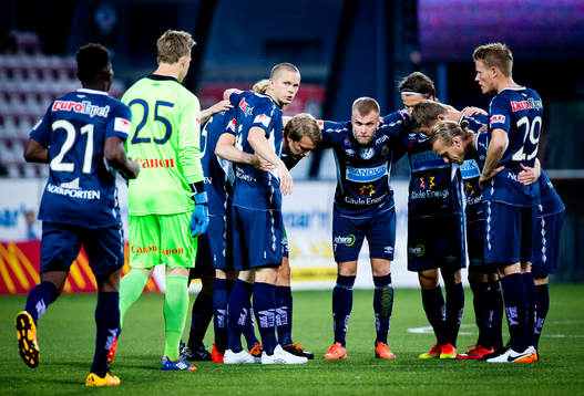 Gefles Kwame Bonsu, målvakt Andreas Andersson, Robin