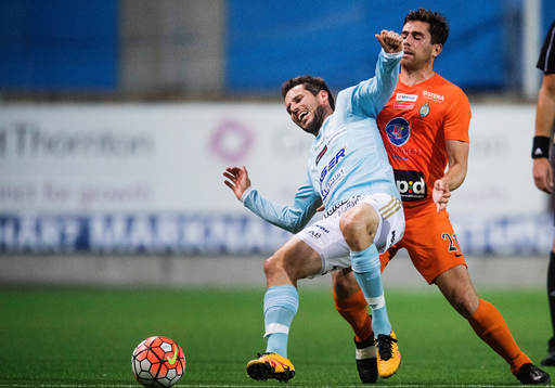 Degerfors Marcus De Bruin och Athletics Carlos Gaete Moggia