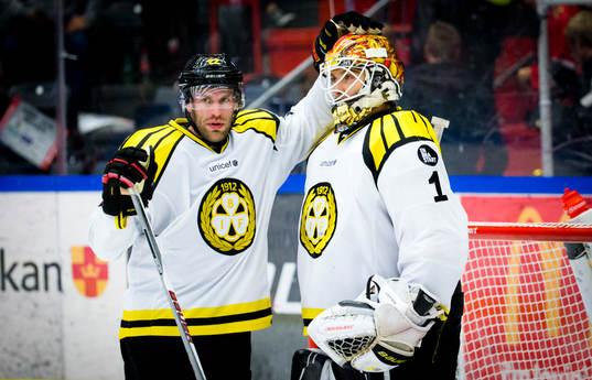 Brynäs Jörgen Sundqvist  och målvakt Felix Sandström