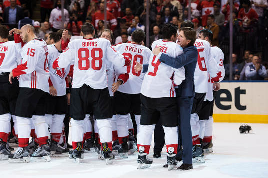 Kanadas spelare jublar