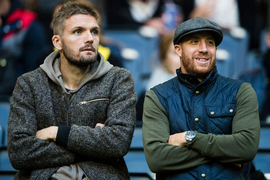 s Jos Hooiveld och Kenny Pavey på läktaren