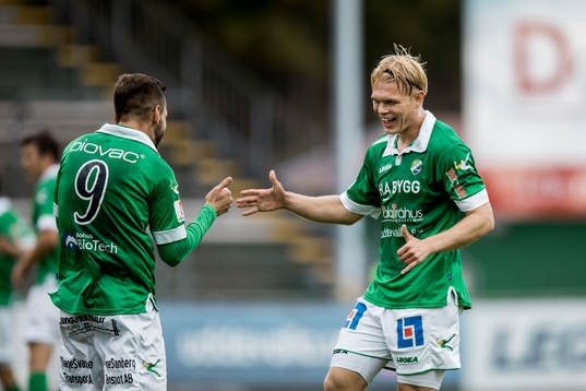 Ljungskiles Admir Bajrovic jublar med Linus Tornblad efter att han gjort 1-0