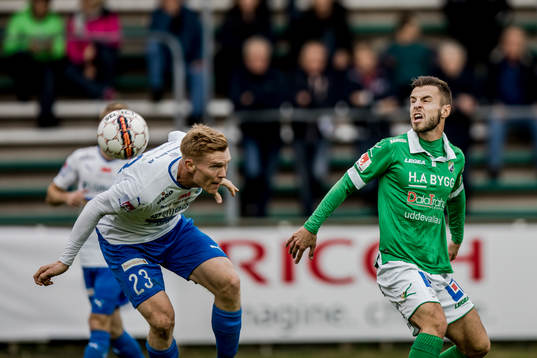 Värnamos David Engström och Ljungskiles Admir Bajrovic