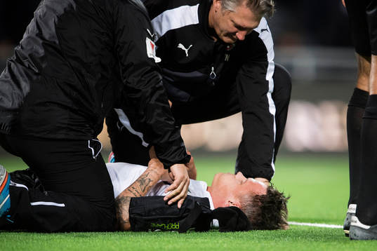 Örebros Erik Moberg har ont