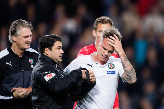 Örebros Erik Moberg har ont