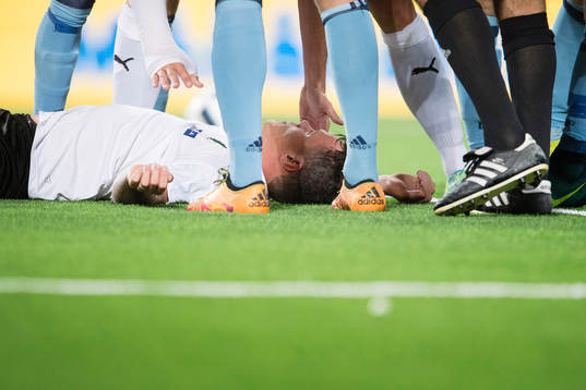 Örebros Erik Moberg har ont