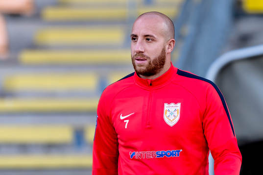 Assyriskas Kenny Pavey före fotbollsmatchen i Superettan