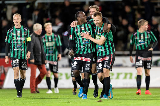 Varbergs Nsima Peter, Karl Söderström och Ivan Näsberg jublar