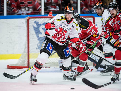 Örebros Kalle Olsson mot Malmö Redhawks Magnus Häggström