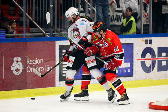 Malmö Redhawks Magnus Häggström och Örebros Petr
