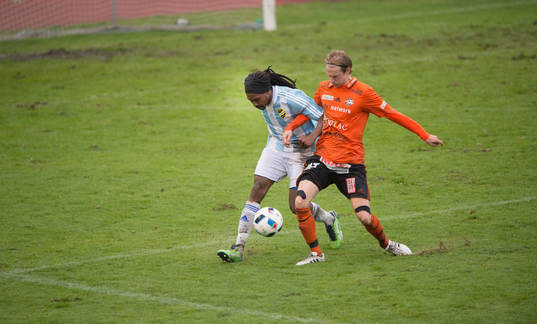  IFK Hässleholms Ayanda Nkili i matchen i division 2 mellan Karlskrona och IFK Hässleholm i Karlskrona 9 oktober 2016.  