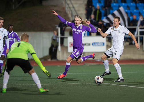 IFK Göteborgs Elias Mar Omarsson och Oskarshamns Johan