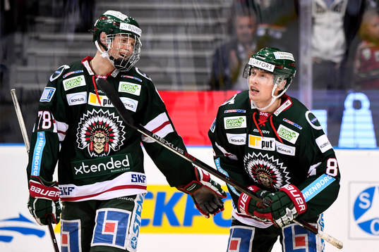 Frölundas Kristian Vesalainen och John Nyberg jublar