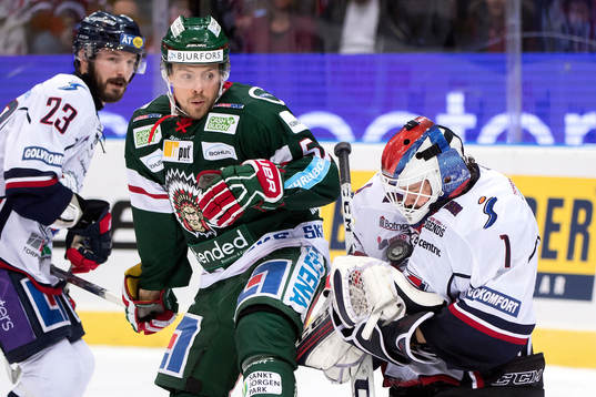 Frölundas Mats Rosseli Olsen oroar framför Linköpings