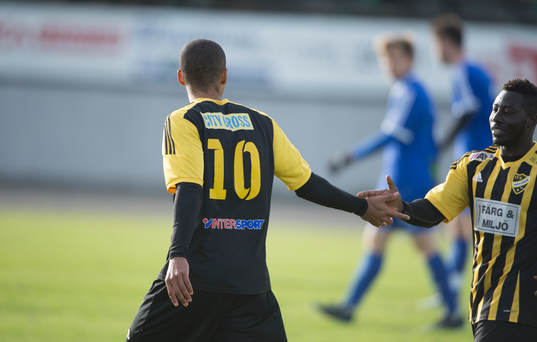 IFK Hässleholms Kevin Thompson gör 2-1 och jublar i matchen i division 2 mellan IFK Hässleholm och Kvarnby i Hässleholm 15 oktober 2016.  